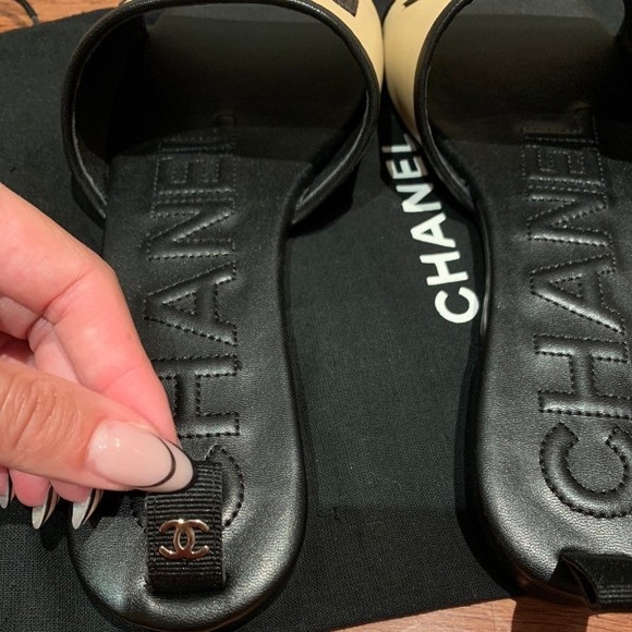 Chanel Slides - Picture 8 of 9